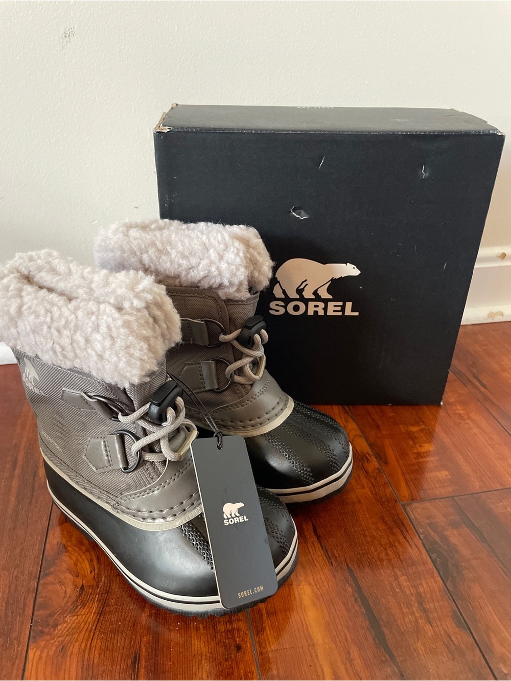 NEW Sorel Yoot PAC Children’s Snow / Rain Boots Quarry Gray & Black 9